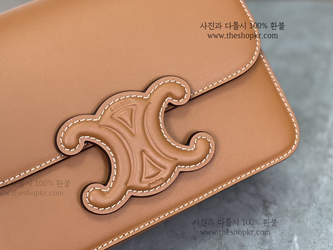 (흰고래) 셀린느 스몰 퀴르 트리옹프 숄더 백