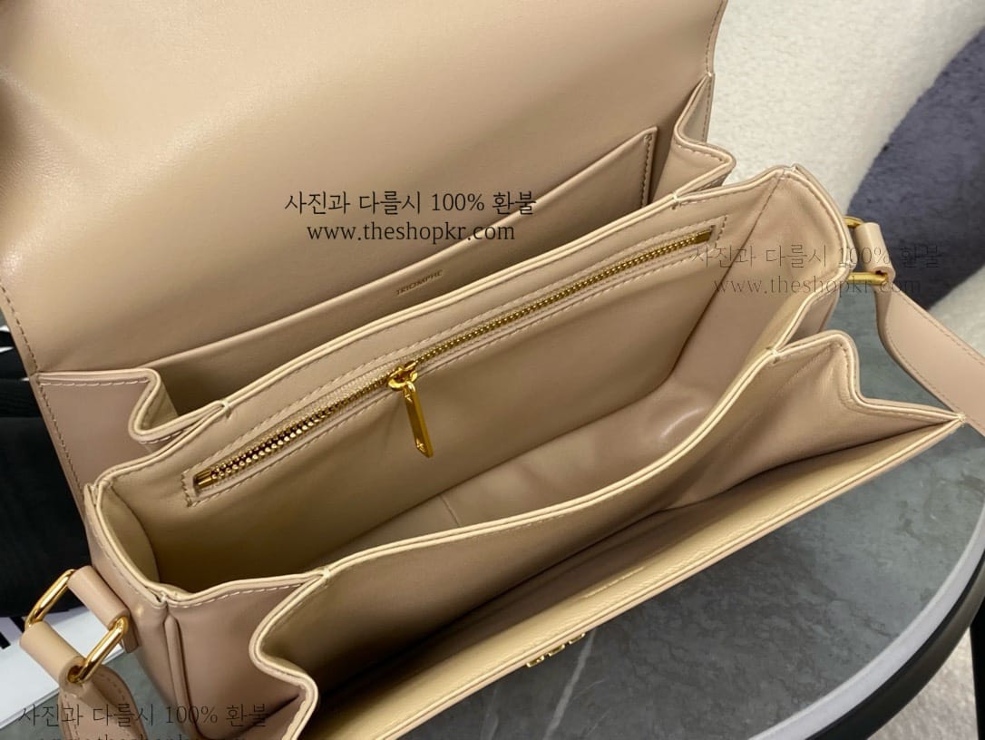 (흰고래) 셀린느 클래식 트리옹프 백