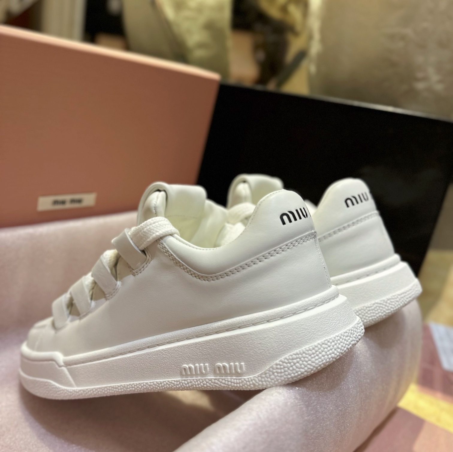 (헬로) 미우미우 로고 스니커즈