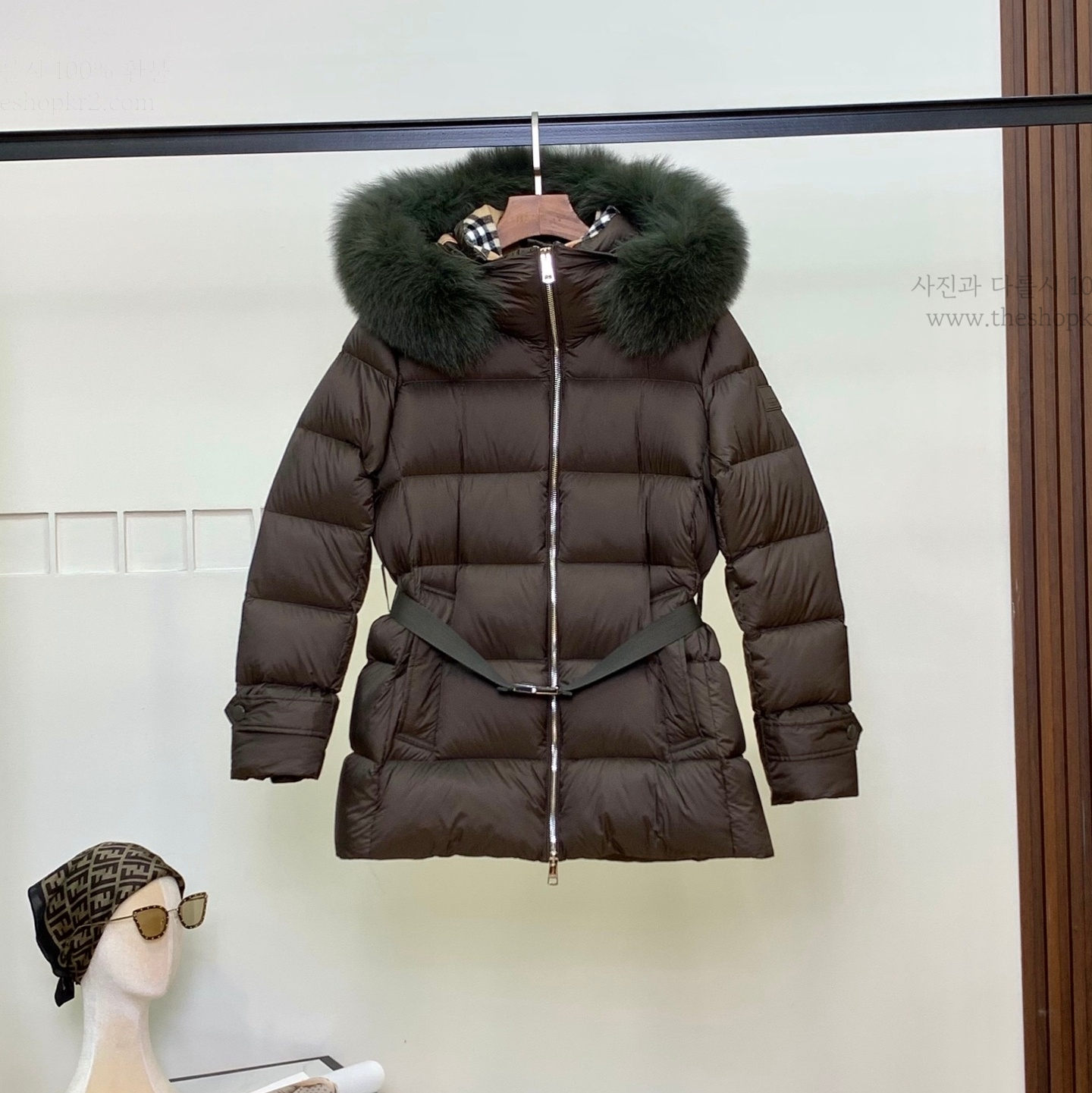 (청운) 버버리 폭스퍼 벨트 패딩