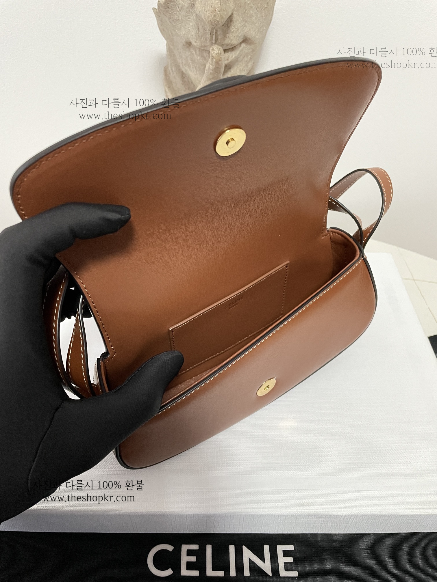 셀린느 타부 스트랩 클러치 10I593